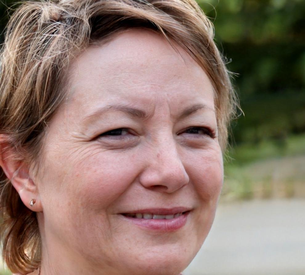 Portrait de Liora Destrange, analyste financière